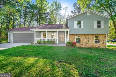528 Pennylake Ln, Stone Mountain, GA 30087