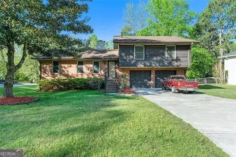 6365 Tahoe Dr, College Park, GA 30349