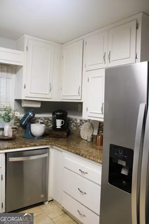 Kitchen - 207 Waverly Way, Lagrange, GA 30240 photo 1 of 8