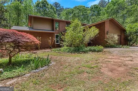 260 Iris Ln, Fayetteville, GA 30215