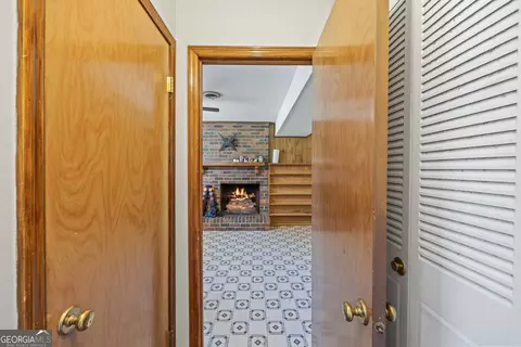 Bath - 68 Van Mar Dr, Toccoa, GA 30577 photo 3 of 4