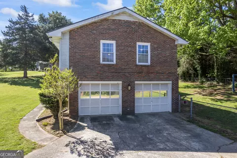 Exterior - 68 Van Mar Dr, Toccoa, GA 30577 photo 2 of 10