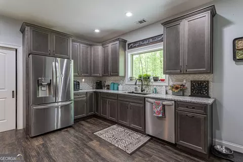 Kitchen - 355 Boynton Rd, Hampton, GA 30228 photo 4 of 7