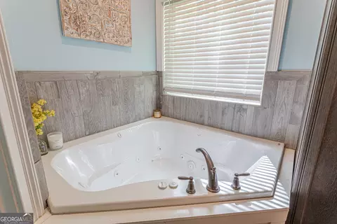 Bath - 355 Boynton Rd, Hampton, GA 30228 photo 3 of 6