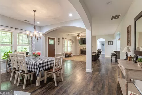 Dining - 355 Boynton Rd, Hampton, GA 30228 photo 4 of 4