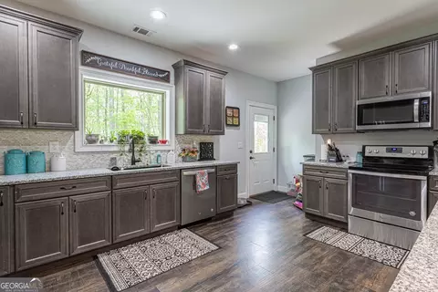 Kitchen - 355 Boynton Rd, Hampton, GA 30228 photo 2 of 7