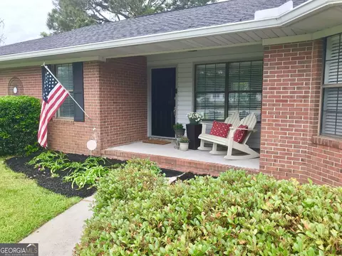 122 N Lake Dr, Brunswick, GA 31525