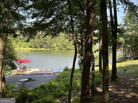 523 High Meadow Lakes Dr, Clarkesville, GA 30523