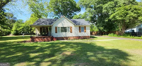 585 Hartwell St, Royston, GA 30662