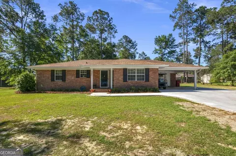 335 Edgewood Dr, Blackshear, GA 31516