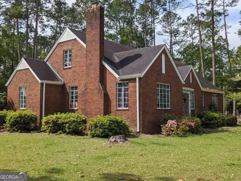 129 E Leo Trapnell Ave, Lyons, GA 30436 photo 3