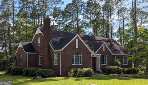 129 E Leo Trapnell Ave, Lyons, GA 30436 photo 2