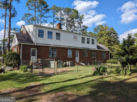 129 E Leo Trapnell Ave, Lyons, GA 30436 photo 5