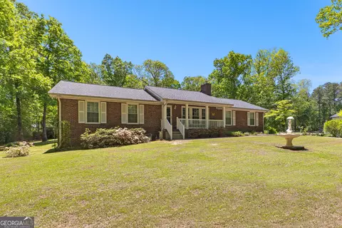 140 E Crestwood Rd, Tyrone, GA 30290