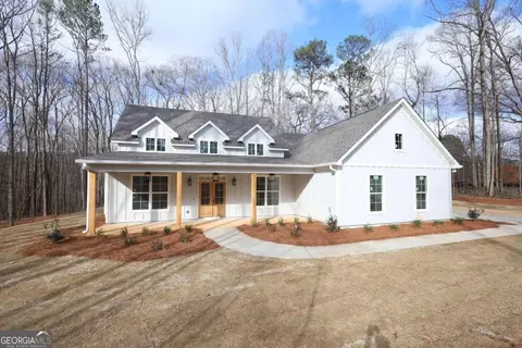 83 Puckett Station Dr, Moreland, GA 30259