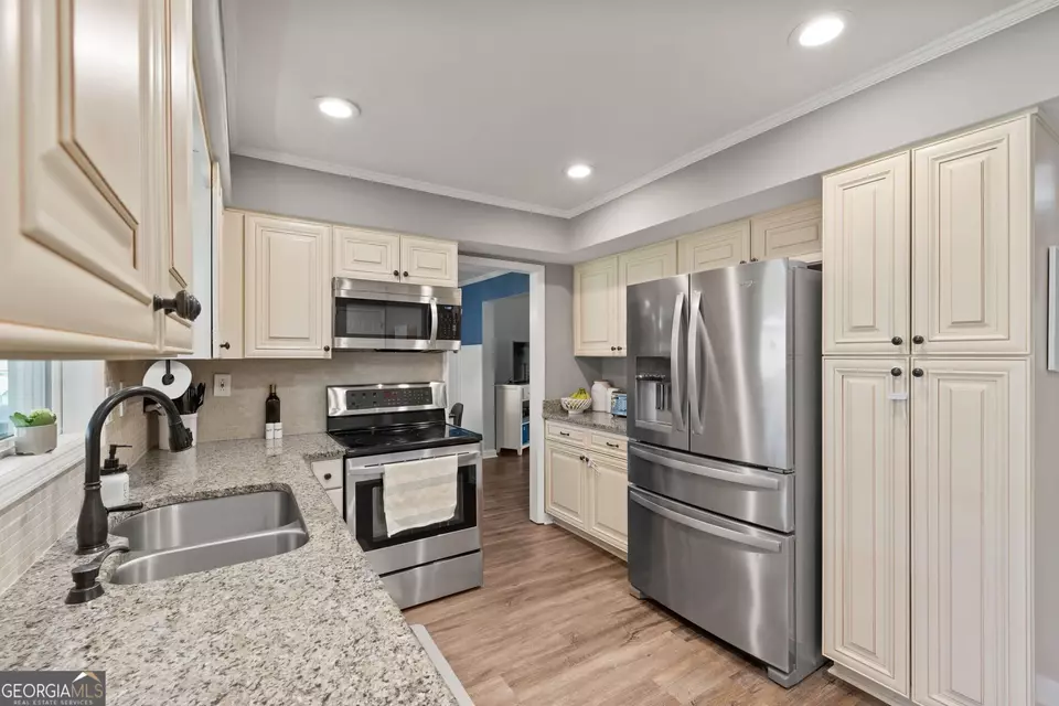 Kitchen - 500 Atwood Cir, Peachtree City, GA 30269 photo 4 of 5