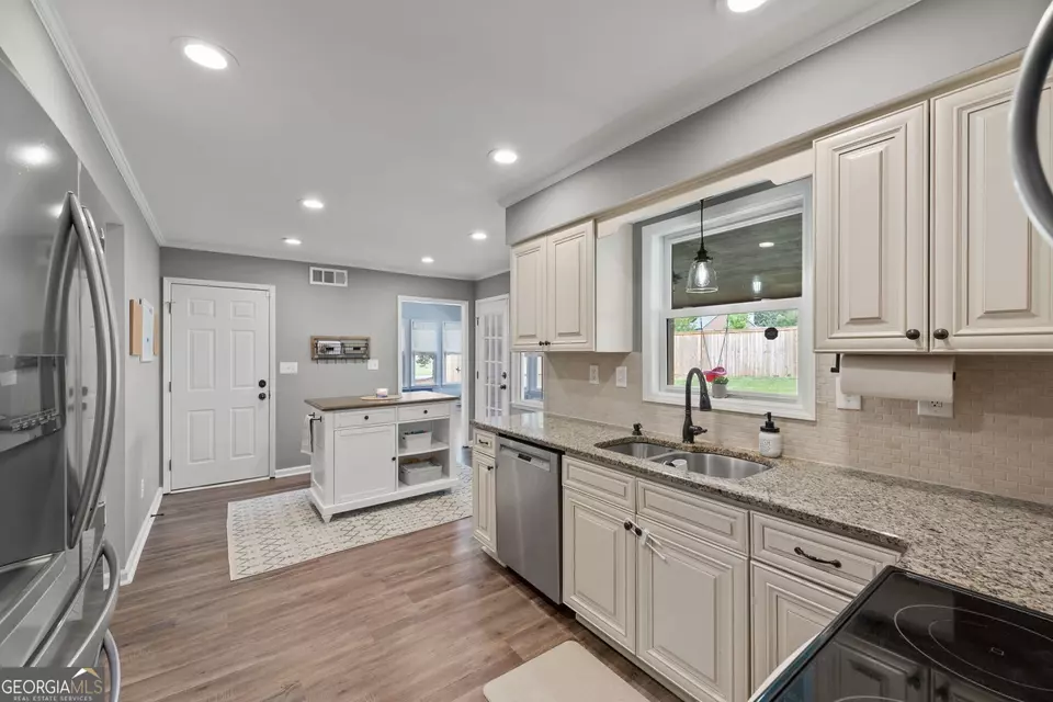 Kitchen - 500 Atwood Cir, Peachtree City, GA 30269 photo 2 of 5