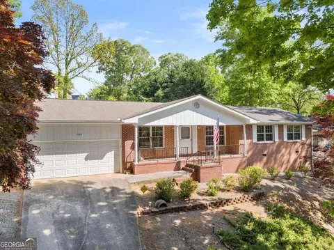 1429 Lakeshore Cir, Gainesville, GA 30501