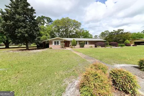 225 Pierce St, Jesup, GA 31545