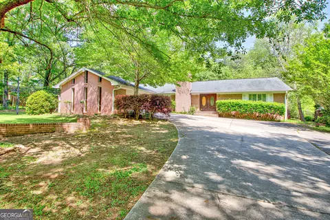 711 Ginger Cake Rd, Fayetteville, GA 30214