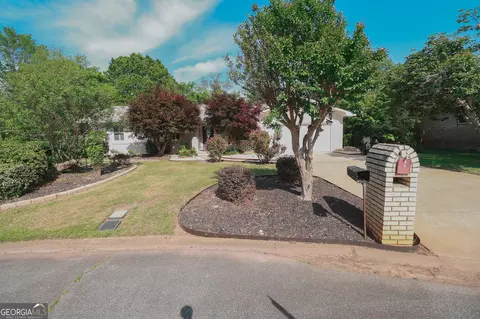 213 Wesleyan Ct, Warner Robins, GA 31093