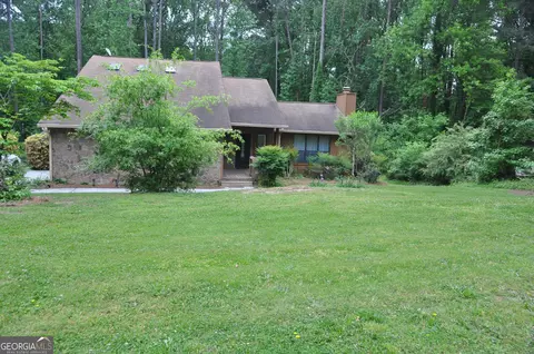 620 Ponderosa Ct, Fayetteville, GA 30214