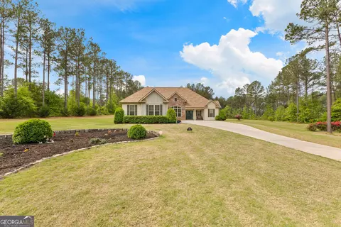 27 Woodmont Dr, Lagrange, GA 30241