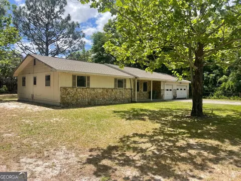 102 Tanglewood Dr, Jesup, GA 31546