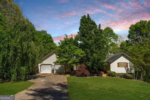 105 White St, Dillard, GA 30537