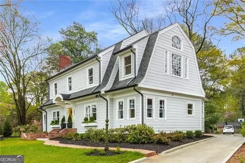 9 S Avondale Plz, Avondale Estates, GA 30002