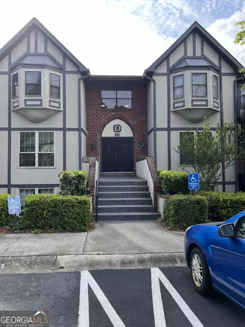 6851 Roswell Rd #D-17, Sandy Springs, GA 30328