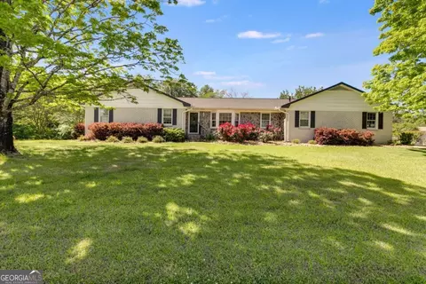 115 N Lake Dr, Carrollton, GA 30117