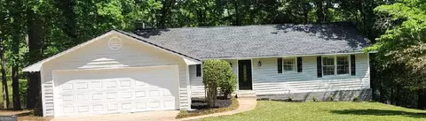 95 Lakeside Dr, Ellenwood, GA 30294