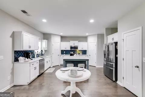 533 Clinton Dr, Temple, GA 30179
