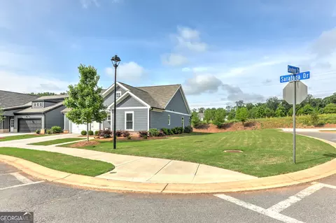 200 Saratoga Dr, Acworth, GA 30102