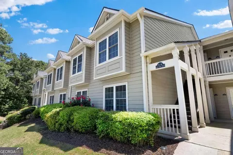 15 Lakes Edge Dr SE, Smyrna, GA 30080