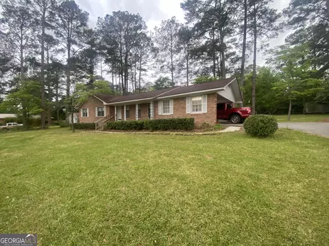 169 Crest Dr, Cochran, GA 31014