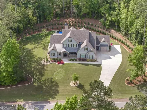 411 Crescent Dr, Forsyth, GA 31029