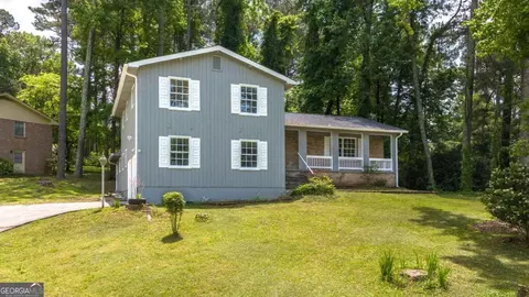 584 S Rays Rd, Stone Mountain, GA 30083 photo 2
