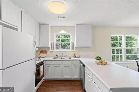 6775 Chesepeake Pt, Rex, GA 30273 photo 10