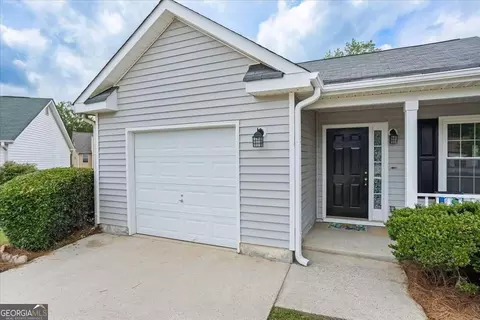 6775 Chesepeake Pt, Rex, GA 30273 photo 2