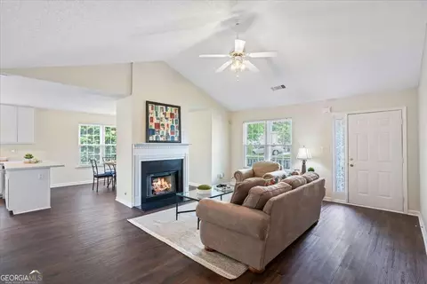 6775 Chesepeake Pt, Rex, GA 30273 photo 5