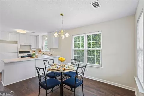 6775 Chesepeake Pt, Rex, GA 30273 photo 7