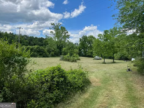 45 Green Cove Rd, Brasstown, NC 28902