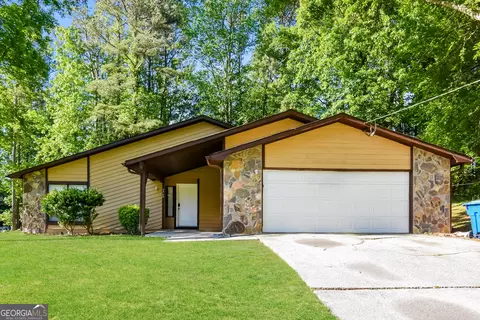6960 Hania Dr, Fairburn, GA 30213