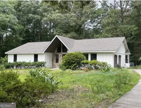 380 W Lake Dr, Oxford, GA 30054