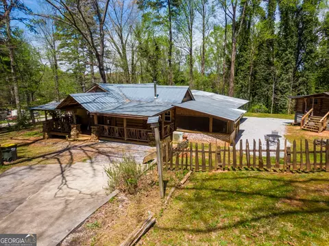3803 Talmadge Dr, Clarkesville, GA 30523