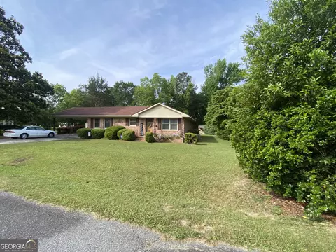 106 S Eighth Sts, Cochran, GA 31014