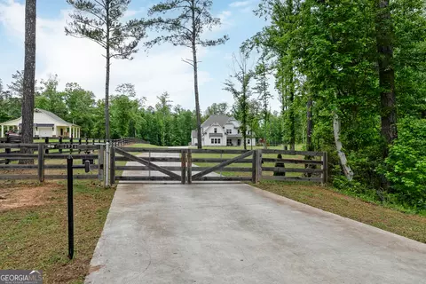 2956 Hog Liver Rd, Carrollton, GA 30117