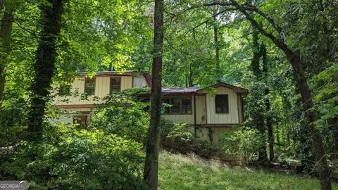 5847 Navarre Ct, Stone Mountain, GA 30087